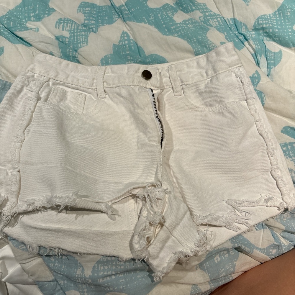 white jean shorts size small